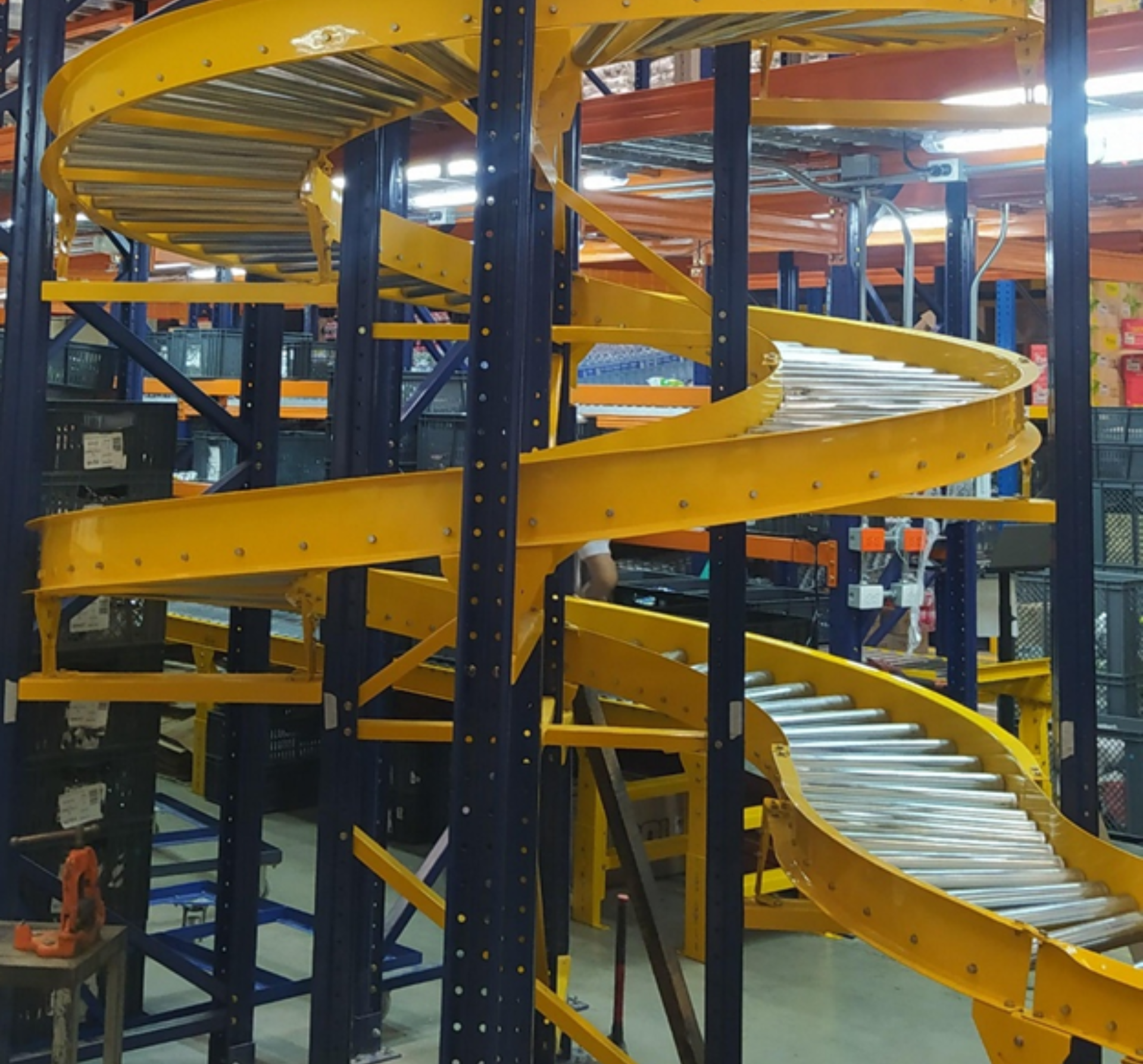 Espirales de Descenso en Estanterías (Centro de Distribución)